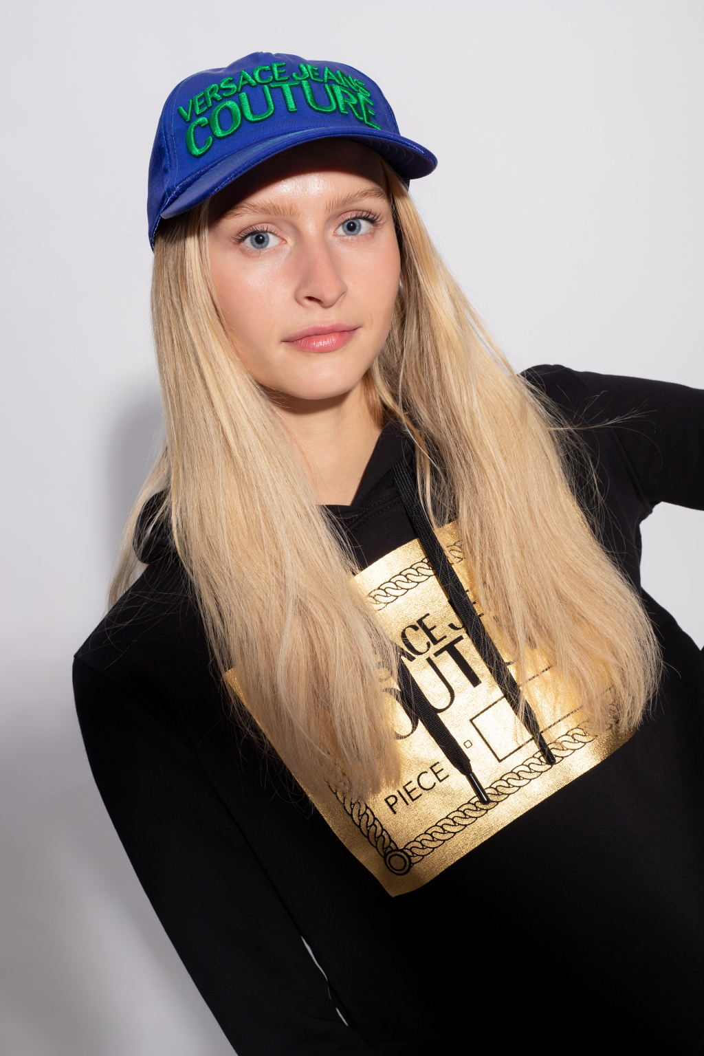 VERSACE チェンフリントヘスホルキャッフ 10194091A13999 5E490 1978 Re-Edition Logo Safety Pin Crop T-Shirt | VERSACE US